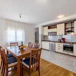 Casa Di Tenor منزل للإقامة سبليت