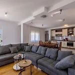 Casa Di Tenor سبليت