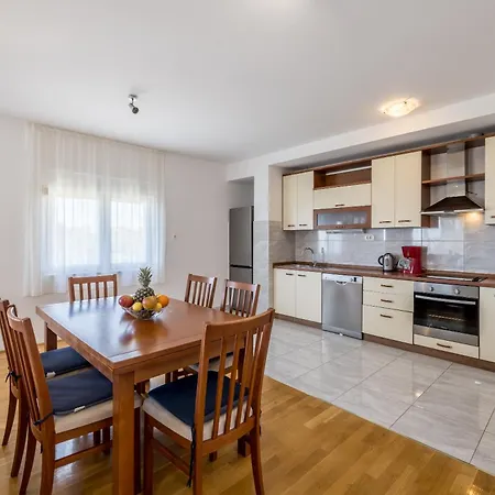 Casa Di Tenor Quarto em Acomodações Particulares Split